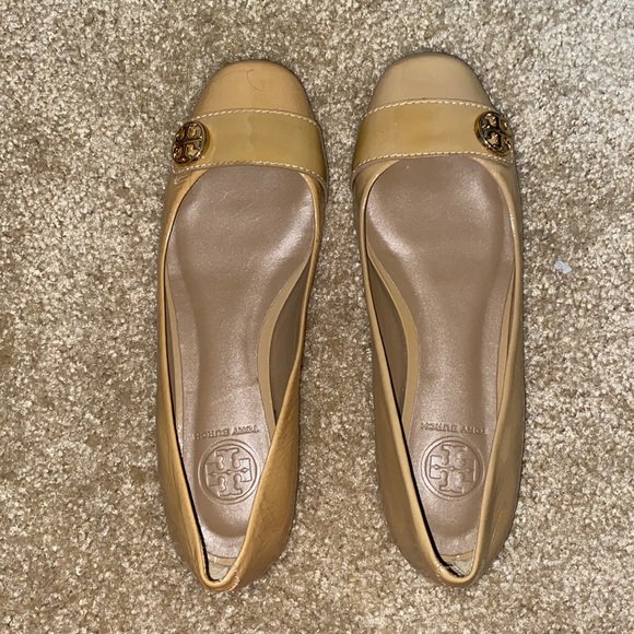 Tory Burch beige flats - Picture 1 of 2